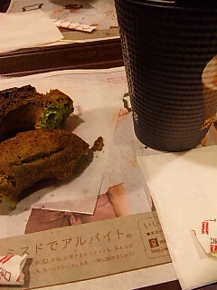 �r����